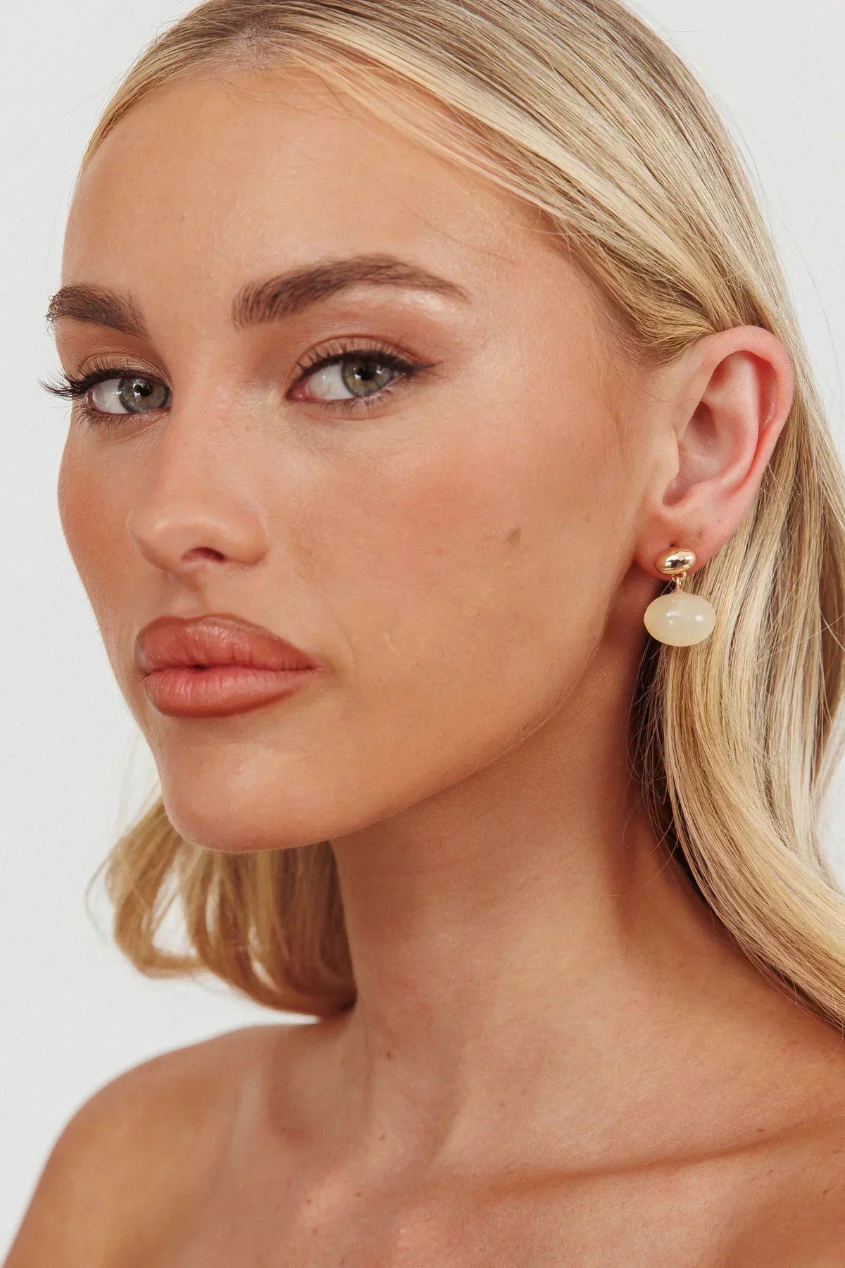 Love Song Oval Cabochon Earrings Gold/Ivory Tort